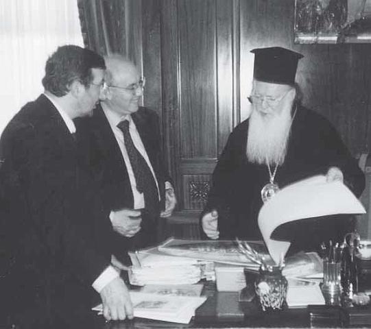 50 Instambul (Turchia) 2000, Francesco Guadagnuolo e il giornalista Lorenzo Gulli in visita al Patriarca di Costantinopoli Bartolomeo I.jpg